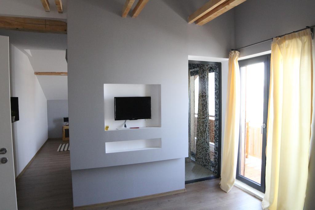 Villa Swiss Sacele Exterior photo